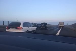 Doua persoane la spital, dupa ce o masina s-a rasturnat pe autostrada Timisoara – Arad