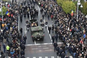 România s-a despărţit de ultimul său monarh. Regele Mihai, înmormântat cu onoruri militare