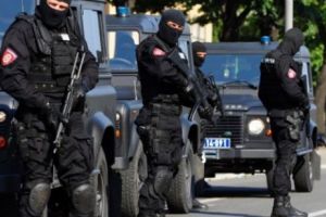 Descinderi MASIVE ale autorităţilor. 15 sedii din PATRU judeţe au fost percheziţionate. Prejudiciul este IMENS