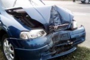 GALERIE FOTO: Accident cu victime la pod la Brailita / Doua autoturisme s-au lovit in plin dupa ce un sofer a incercat o intoarcere pe linie continua