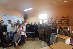Pentru ce au muncit benevol, aproape două luni, patru poliţişti şi cum au fost răsplătiţi