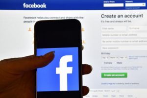 Facebook va dezavantaja postările care „cerşesc” like-uri şi share-uri