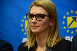 Alina Gorghiu in Parlament: PSD si satelitii sai doresc ca anul 2017 sa fie anul prabusirii statului de drept si al justitiei independente in Romania