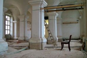 La Castelul Huniade lucrurile nu stau tocmai bine. S-ar putea ajunge in instanta