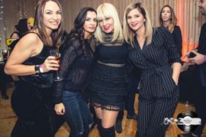 Elena Udrea A RUPT SCENA, într-un club de fiţe din Capitală! Rochia scurtă a RESUSCITAT interesul fanilor - GALERIE FOTO