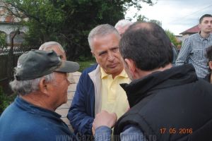 Traian Niculae îl acuză pe Marius Caraveţeanu că a distrus organizaţia PNL în înţelegere cu foştii colegi din PSD
