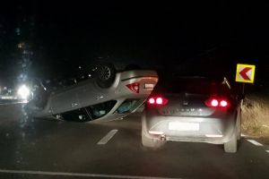 Accident rutier in apropiere de Lazu. O masina rasturnata. Trafic blocat