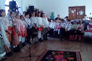 Festivalul de colinde româneşti „Măruţ mărgăritar” a transformat astăzi localitatea Bezdead în capitala colindelor româneşti