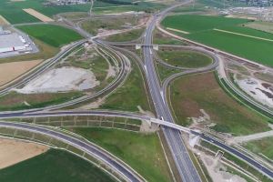 VIDEO: Autostrada Sebeş-Turda, nodul rutier de la Turda, cel mai complex şi cel mai spectaculos din România, aproape finalizat