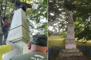 FOTO: Asociaţia Neamunit a curăţat monument închinat elevilor nuceteni morţi în Primul Război Mondial