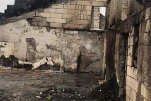 Ţigara nestinsă i-a lăsat sub cerul liber înainte de Crăciun