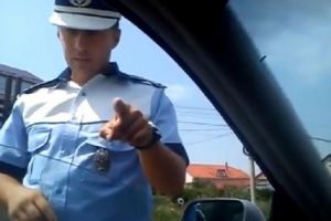 Un prahovean a facut greseala vietii lui: nu a oprit la semnalul politistilor! Incredibil ce a patit