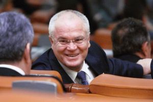 Sfertodocţii care ne conduc: Nicolicea a făcut Dreptul la bătrâneţe, la Spiru Haret, forma de Învăţământ la Distanţă!