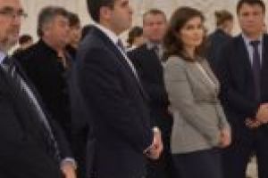 Mai mulţi bani pentru partidele politice care promovează femei pe listele electorale