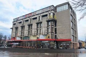Crişul ia viteză! Vechiul magazin universal Crişul din Oradea îşi schimbă stăpânii şi devine mall