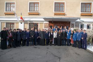 Jandarmii harghiteni au colindat la case mari!