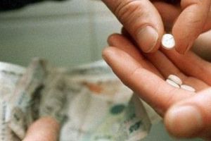 CAZ REVOLTĂTOR. Un cuplu a vrut să-şi vândă COPIII pentru a avea BANI DE DROGURI