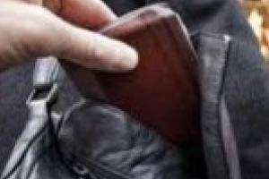 Un barbat a fost prins la furat din buzunare in magazinul “Humana”
