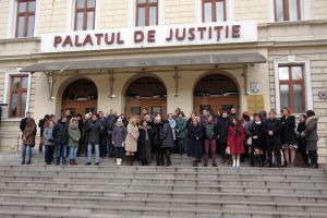 Judecătorii şi procurorii suceveni au protestat tăcut faţă de modificarea „legilor ...