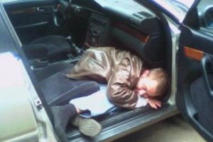 Strazile, din ce in ce mai periculoase! Un sofer a fost prins mort de beat, la volan, pe o strada din Ploiesti