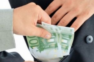 ULTIMA ORĂ - Fost şef de instituţie publică, ÎNCHIS pentru luare de mită