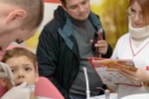 145 copii din Braila s-au bucurat de consultatii stomatologice gratuite prin Programul Zambete Colgate