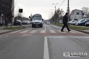 Acţiune IPJ Alba pentru creşterea siguranţei pietonilor. 11 conducători auto, fără permis, pentru că nu au acordat prioritate de trecere acestora