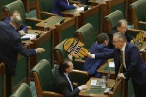 Senatul a adoptat legea privind organizarea judiciară: secţie specială de investigare a infracţiunilor magistraţilor