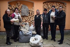 Angajaţii Ministerului Agriculturii au cumpărat 680 de perechi de ciorapi de lână din Tilişca