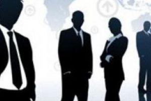 Proiect adoptat în Parlament atrage critici dure: „Un nou val de băieţi deştepţi va controla companiile de stat”