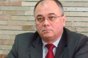 Fostul manager al Spitalului Judeţean Constanţa, Dănuţ Căpăţână, şi afaceristul Sorin Strutinsky, judecaţi pentru mită