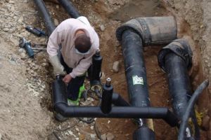 Judeţul Alba primeşte fonduri europene în valoare de 86,6 milioane de euro pentru renovarea şi extinderea reţelei de distribuţie a apei potabile