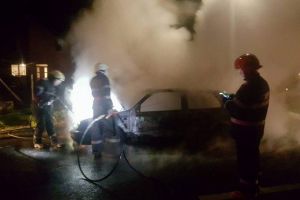 FOTO. Maşină cuprinsă de flăcări la Mădăras. Daună totală