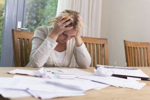 SONDAJ: Aproximativ trei sferturi dintre angajatori riscă probleme penale în 2018 dacă vor plăti cu întârziere contribuţiile şi impozitele cu reţinere la sursă
