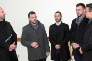 VIDEO: Consilierii reghineni colindaţi de Grupul vocal „Cantores Domini”