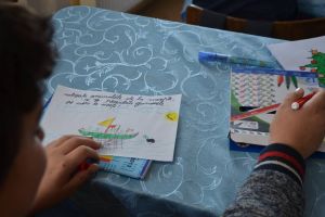 Moş Crăciun a îmbrăcat haine „eco” pentru copiii din Letea Veche şi Horgeşti