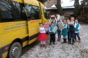 Elevii de la „Miron Costin” l-au ajutat pe Moş Crăciun să ajungă în Măgireşti
