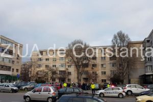 Ce ne asteapta: Cand poate folosi politistul catusele, forta fizica, arma din dotare. Procedee de autoaparare si lovituri utilizate de politist