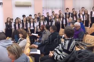 VIDEO: Primarul Misăilă şi consilierii locali au primit colindători