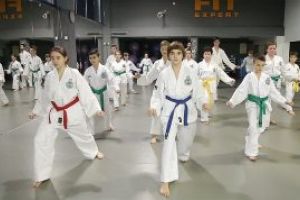 VIDEO: Copiii baimareni iubesc artele martiale. Ce beneficii le ofera