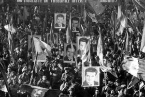 21 decembrie 1989, ziua în care „cercurile imperialiste” au fost surde la îndemnul propagandei lui Ceauşescu. POVESTEA UNEI FOTOGRAFII