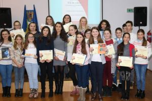 O altfel de ”bătălie” la Biblioteca Judeţeană. Câştigătorii concursului ”Fii în cărţi!”