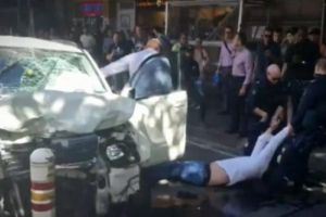 Clipe de GROAZĂ pentru locuitorii unei metropole! O maşină A INTRAT ÎN MULȚIME