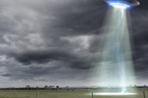 Imagini incredibile DESECRETIZATE de Pentagon. Piloţii SUA au rămas ÎNMĂRMURIȚI de mişcările unui OZN - VIDEO