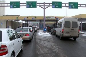 Poliţia de Frontieră le recomandă călătorilor să verifice dacă sunt cozi şi să folosească puncte alternative de trecere a graniţei