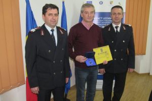 Primarul Romeo Florian a primit Emblema de merit ”Partener pentru ordine şi siguranţă publică”