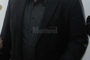 Fost primar, trimis în judecată pentru contracte atribuite firmelor soţiei sale