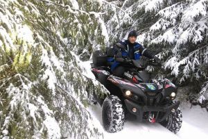 Jandarmii bistriţeni, de sărbători în mijlocul cetăţenilor cu efective mărite