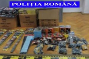 CLUJ: Bişniţar prins de poliţişti! Vindea zeci de mii de artificii şi petarde