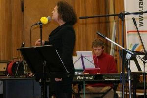 „Muzică şi Arte la Muzeu”, cu Teodora Spînu şi Daniel Csikos